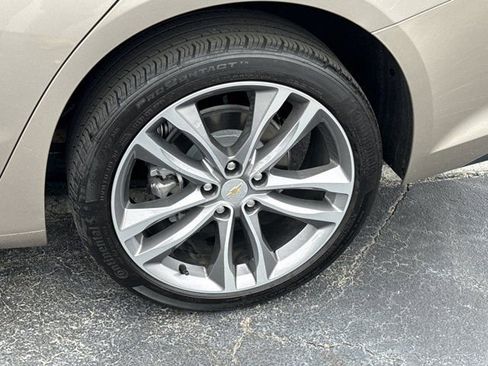 Used 2024 Chevrolet Malibu LT image 2