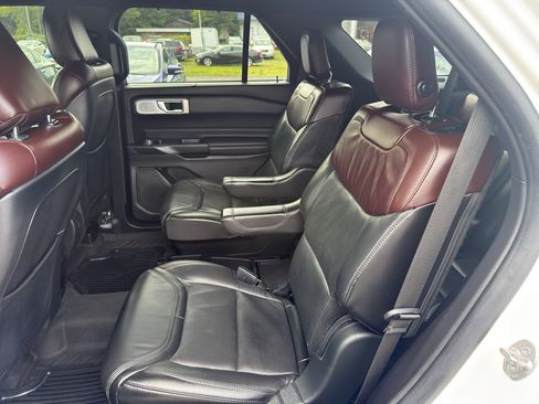 Used 2020 Ford Explorer Platinum w/ Premium Technology Package AWD/4WD image 12