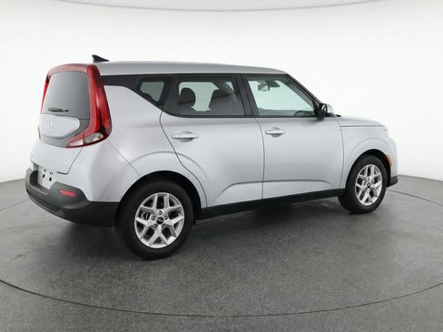 Used 2025 Kia Soul LX w/ LX Technology Package FWD image 9