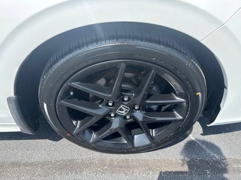 Used 2023 Honda Civic Sport image 13