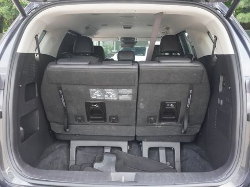 Used 2024 Kia Carnival EX FWD image 20