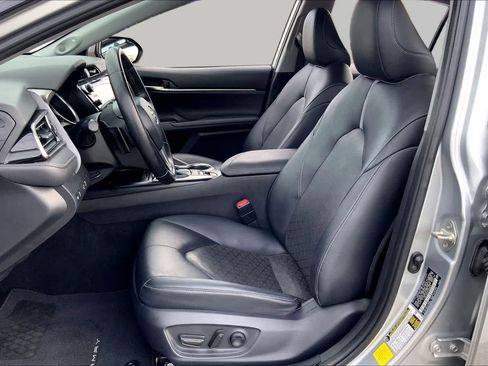 Used 2019 Toyota Camry XSE FWD image 8