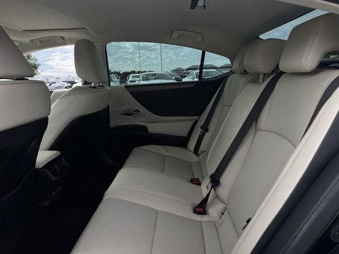 Used 2024 Lexus ES 300h w/ Premium Package FWD image 23