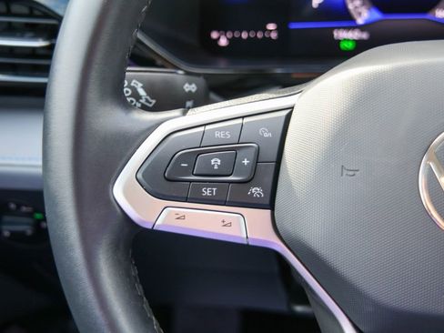 Used 2024 Volkswagen Taos SE image 11