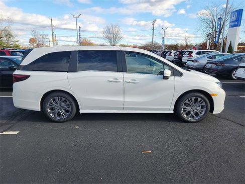 New 2026 Honda Odyssey Touring image 7