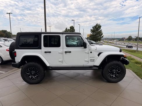 Used 2022 Jeep Wrangler Unlimited Sahara AWD/4WD image 10