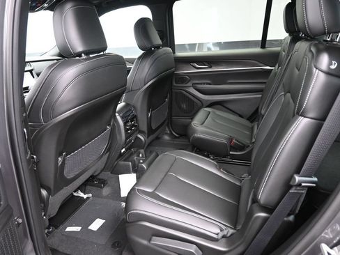 New 2026 Jeep Grand Cherokee L Limited w/ Limited Altitude Package AWD/4WD image 11