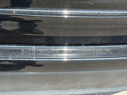 Used 2022 Toyota Highlander XLE FWD image 21