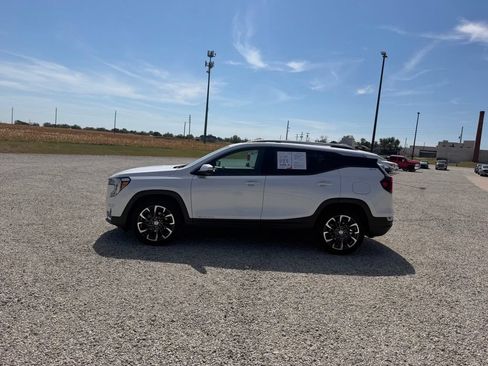 Used 2022 GMC Terrain SLT w/ Infotainment Package II FWD image 6