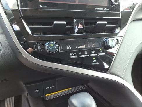 Used 2021 Toyota Camry XSE FWD image 26