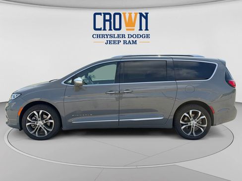 Used 2022 Chrysler Pacifica Pinnacle AWD/4WD image 6