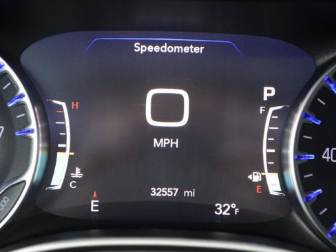 Used 2022 Chrysler Pacifica Touring-L w/ S Appearance Package image 32