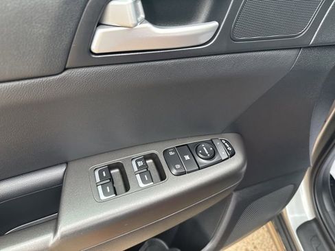 Used 2020 Kia Sportage S image 21