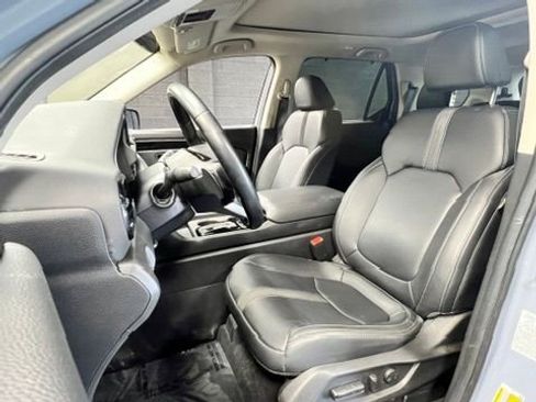 Used 2025 Honda Pilot Touring image 5