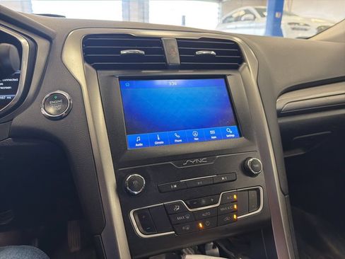 Used 2020 Ford Fusion SE FWD image 5