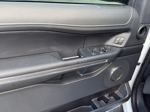 Used 2023 Ford Expedition XLT RWD image 12