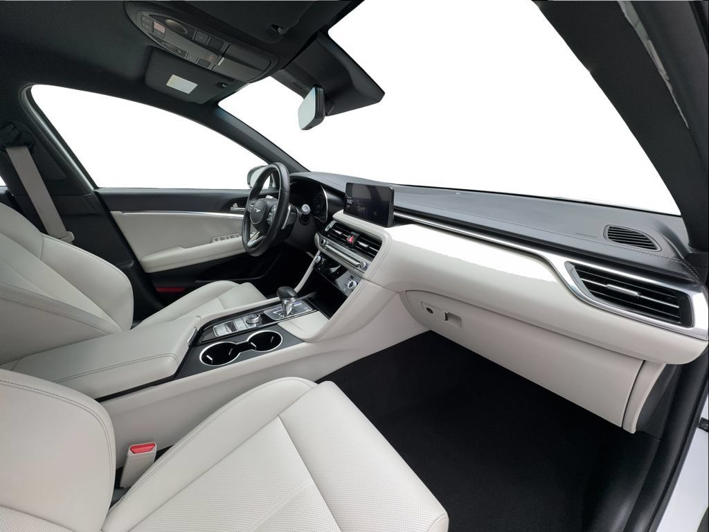 Used 2025 Genesis G70 2.5T RWD image 32