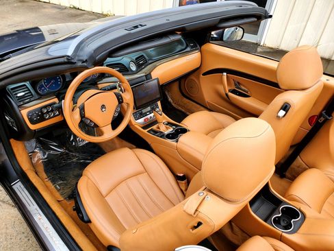 Used 2011 Maserati GranTurismo Convertible RWD image 37