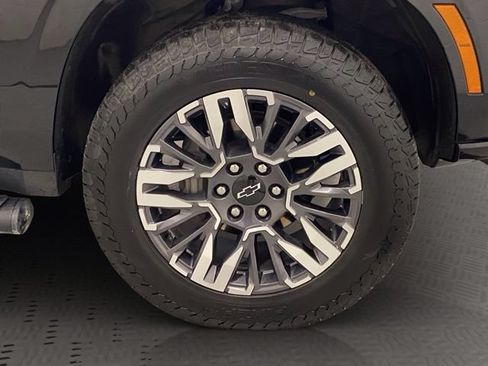 Used 2026 Chevrolet Suburban Z71 AWD/4WD image 37