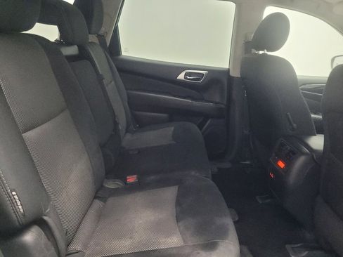 Used 2019 Nissan Pathfinder SV AWD/4WD image 19