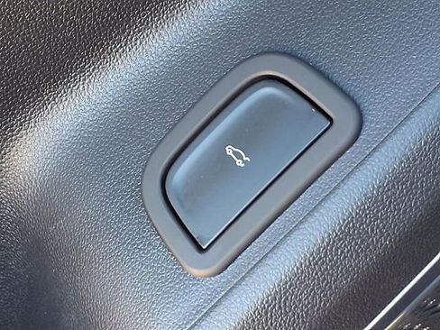 Certified 2025 Buick Enclave Preferred image 22