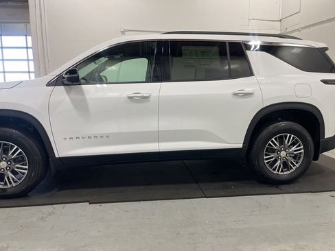 New 2026 Chevrolet Traverse LT w/ Driver Confidence Package AWD/4WD image 4