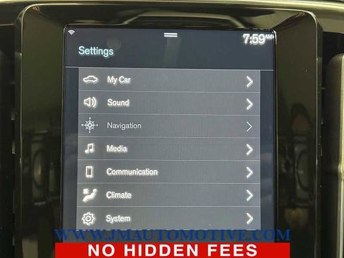 Used 2022 Volvo XC40 T5 Momentum w/ Climate Package image 29