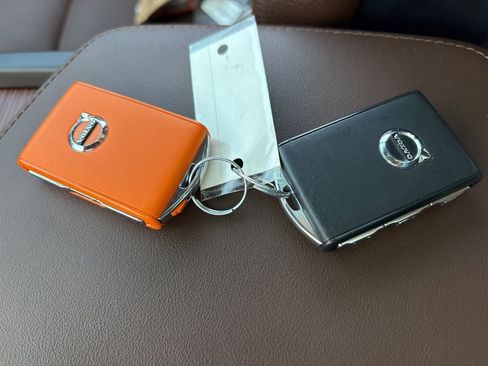 Certified 2023 Volvo XC60 B5 Plus w/ Climate Package image 28