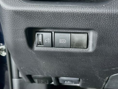Used 2025 Toyota RAV4 XLE AWD/4WD image 17