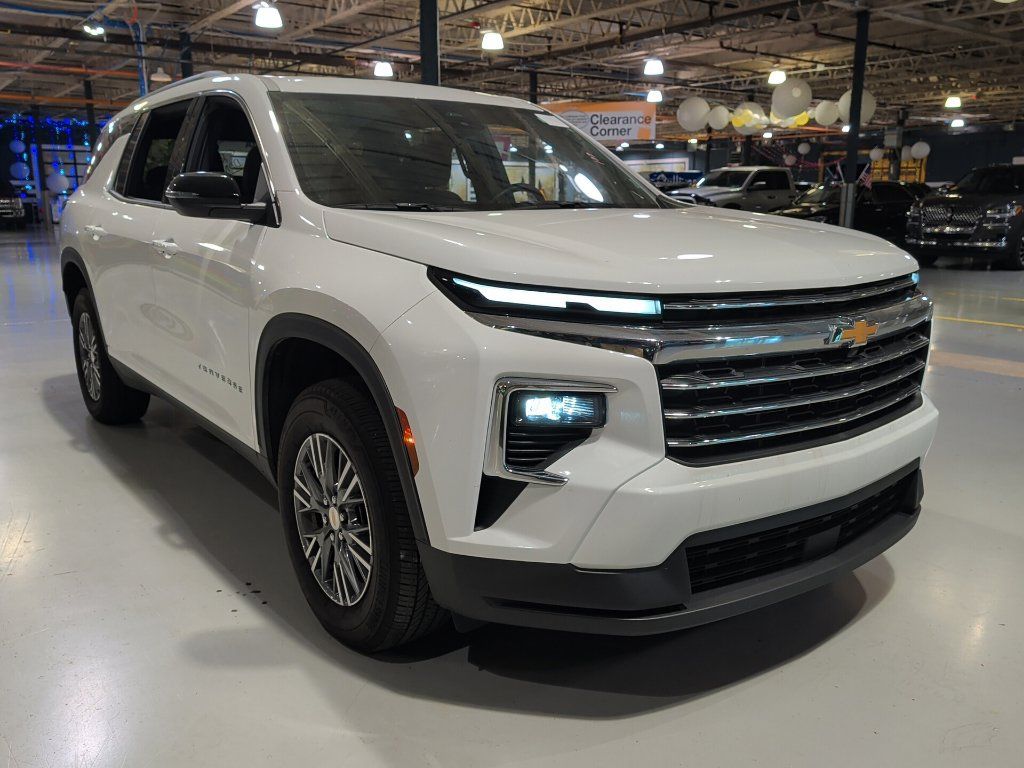 Used 2026 Chevrolet Traverse LT FWD image 7