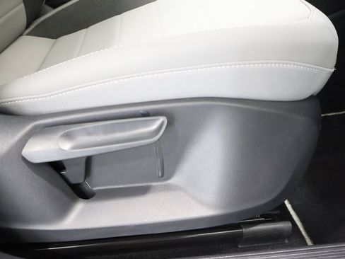 Used 2023 Volkswagen Taos SE w/ Panoramic Sunroof Package image 22