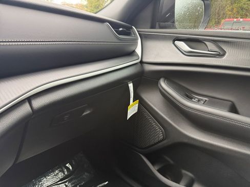 New 2025 Jeep Grand Cherokee Laredo image 25