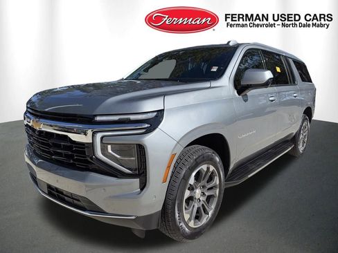 Used 2025 Chevrolet Suburban LS image 5