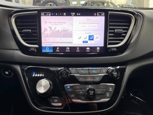 Used 2025 Chrysler Pacifica Select FWD image 26
