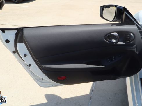 Used 2024 Nissan Z Performance w/ Floor Mat Package RWD image 12