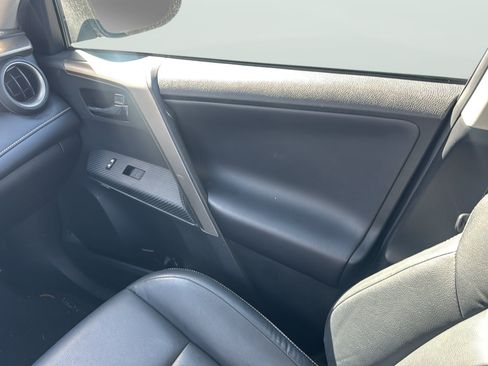 Used 2013 Toyota RAV4 Limited FWD image 17