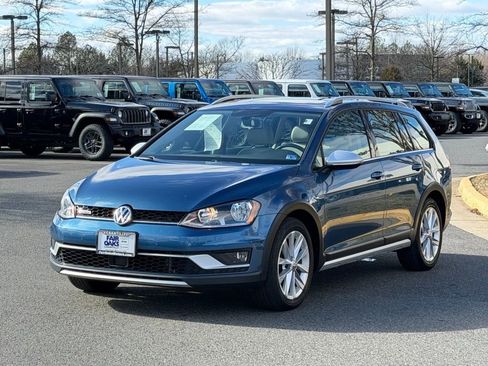Used 2017 Volkswagen Golf Alltrack SE image 3