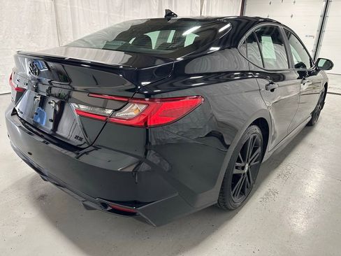 Used 2026 Toyota Camry Hybrid FWD image 7