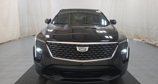 Used 2024 Cadillac XT4 Luxury AWD/4WD image 2