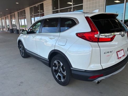 Used 2018 Honda CR-V Touring image 3
