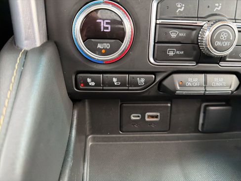 Used 2023 GMC Yukon XL SLT image 15