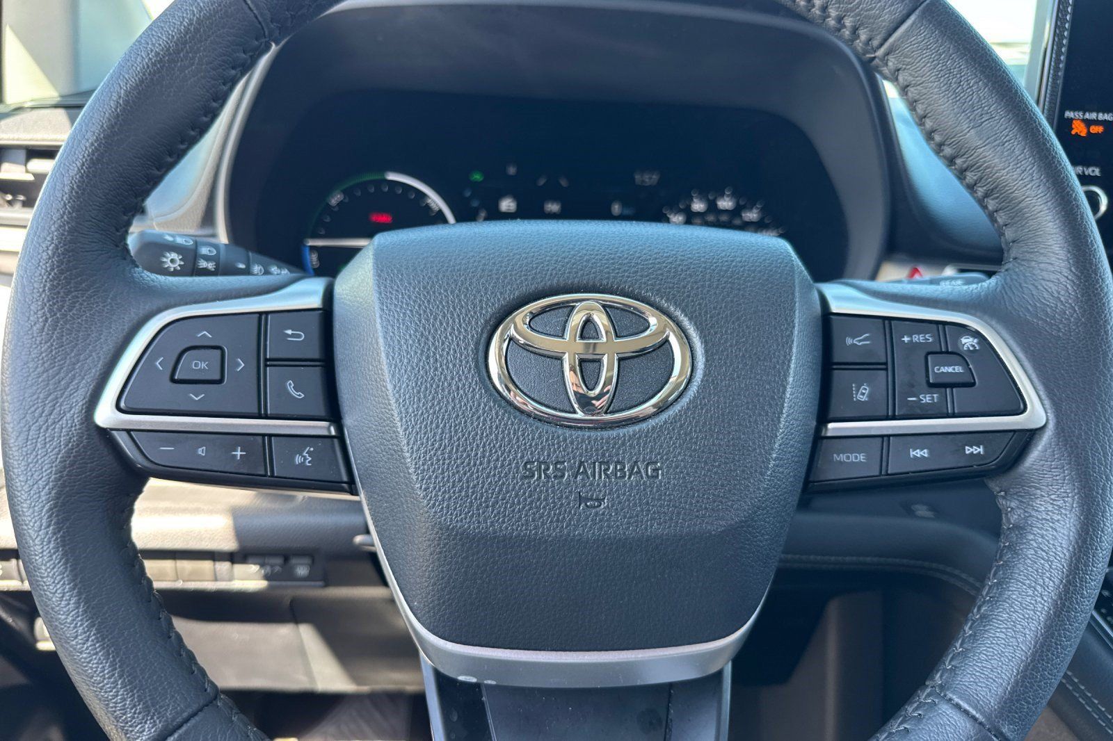 Used 2026 Toyota Sienna XLE FWD image 11