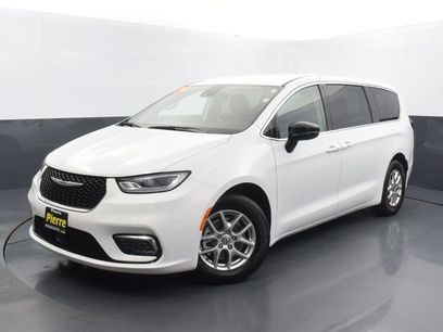 Used 2024 Chrysler Pacifica Touring-L