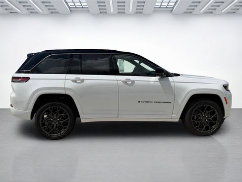 New 2026 Jeep Grand Cherokee Summit w/ Obsidian Package AWD/4WD image 7