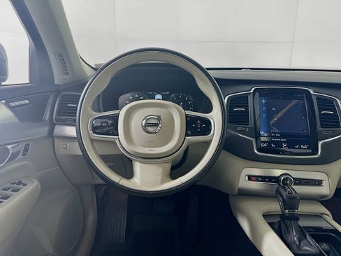 Used 2018 Volvo XC90 T6 Momentum w/ Convenience Package image 17