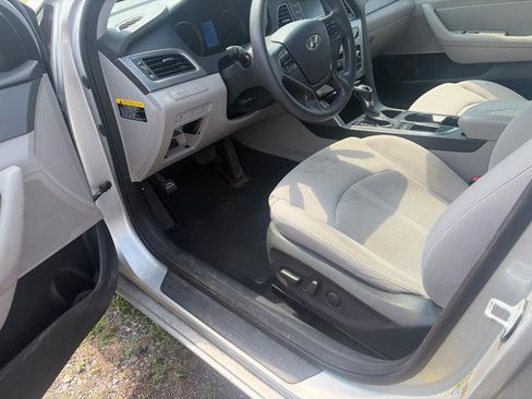 Used 2015 Hyundai Sonata SE w/ Option Group 09 FWD image 9