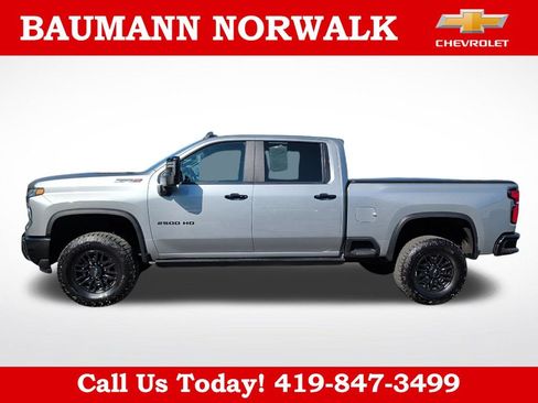 Used 2025 Chevrolet Silverado 2500 ZR2 w/ Technology Package AWD/4WD image 4