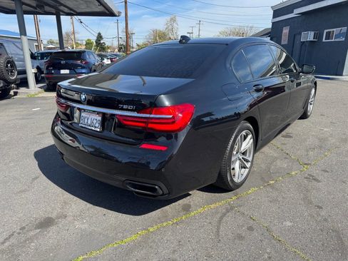 Used 2016 BMW 750i image 7