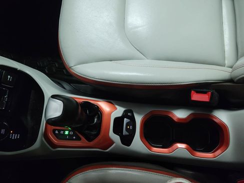 Used 2016 Jeep Renegade Limited AWD/4WD image 22