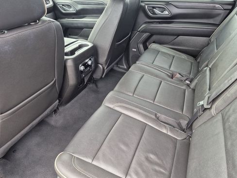 Used 2023 GMC Yukon XL SLT image 13